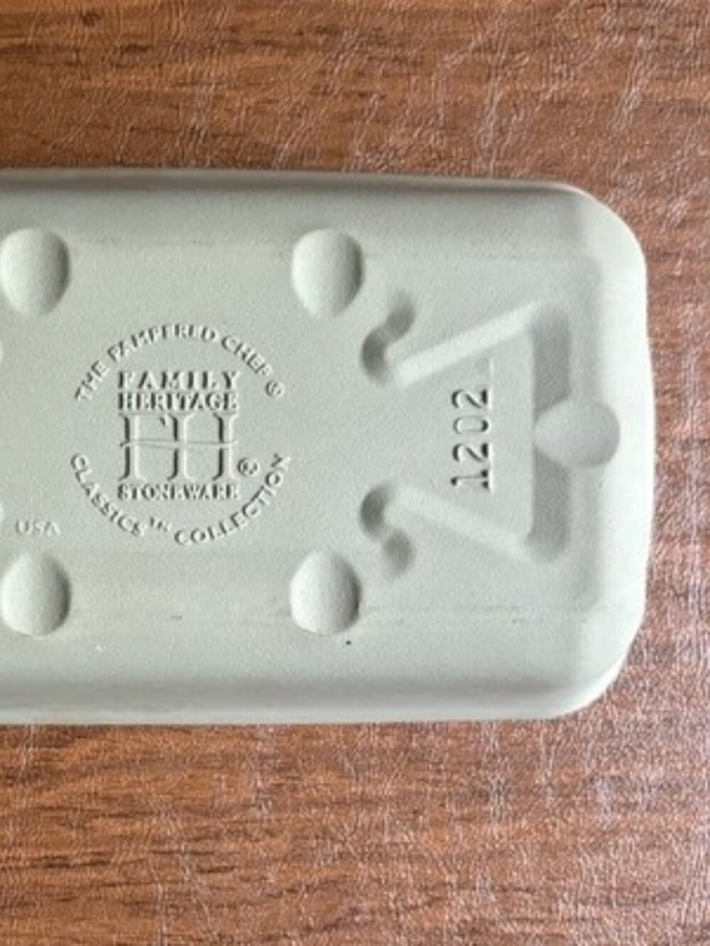 Pampered Chef Stoneware Bread Loaf Pan, Excellent Condition - Picture 5 of 6